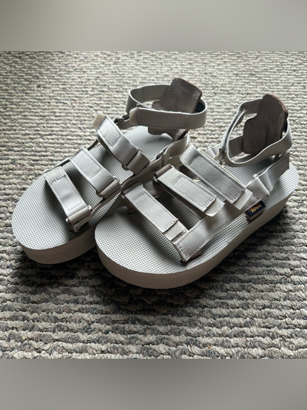 TEVA WOMEN MIDFORM PLATFORM MEVIA STRAPPY SANDAL Size 8 Birch Off white neutral